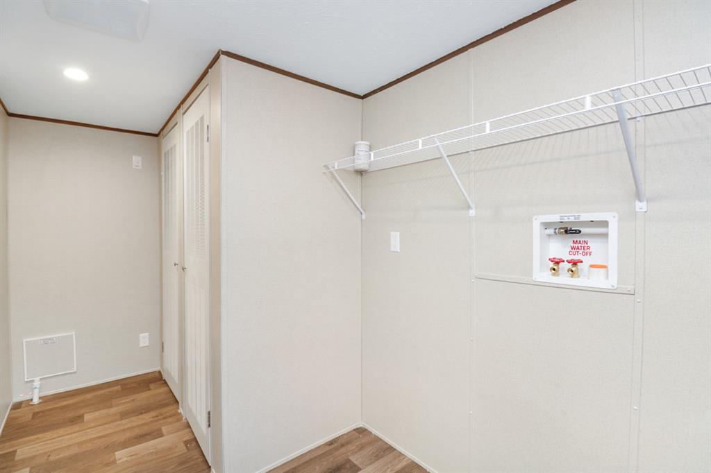 708 West 8th Street Coleman, TX 76834 - Photo 9 of 25 a view of a hallway