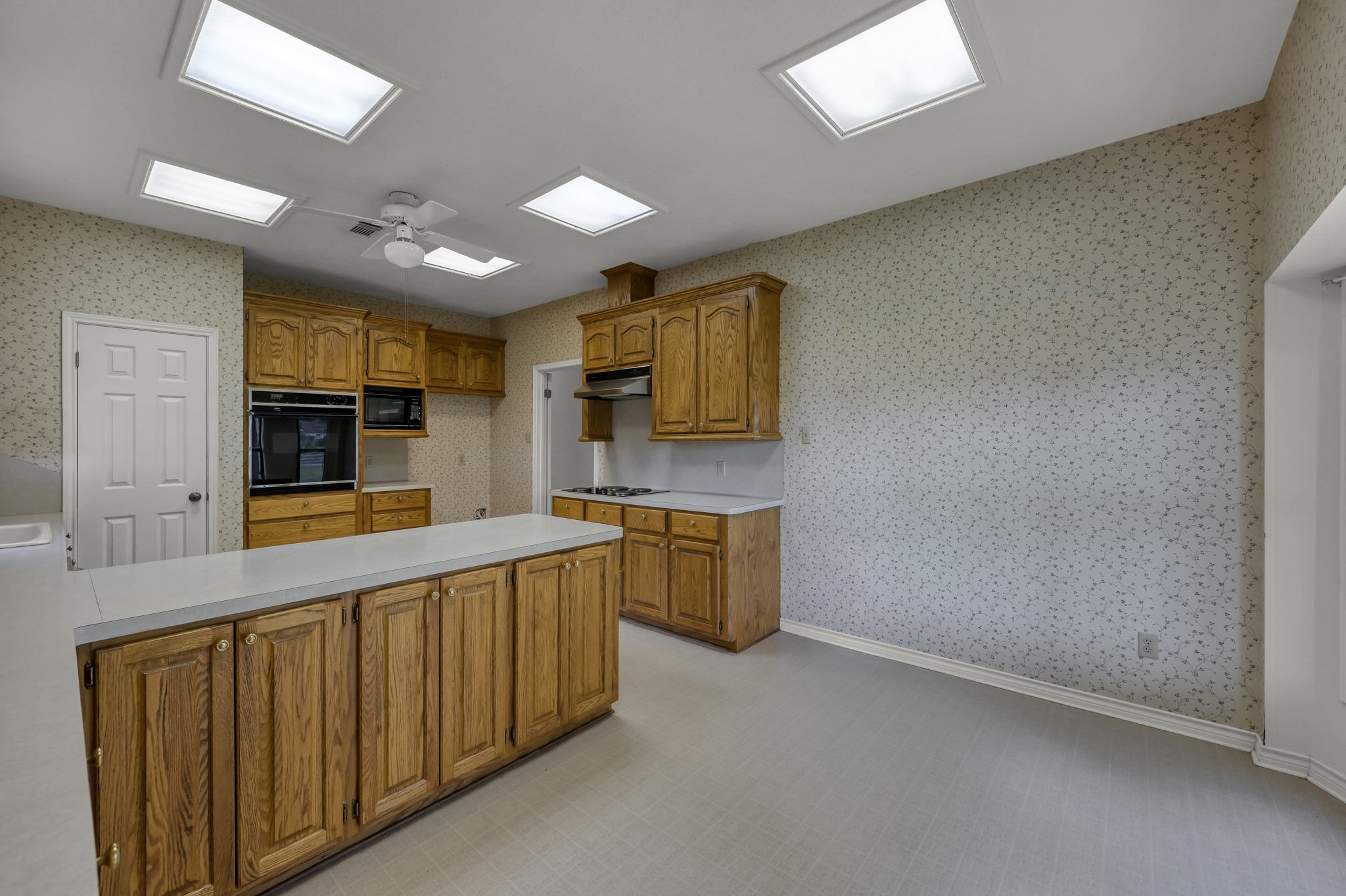 273 Augusta Drive Trinity, TX 75862 - Photo 6 of 21 So much potential!