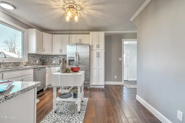 $334,900 | 16106 Lee Highway, Bristol, VA 24202