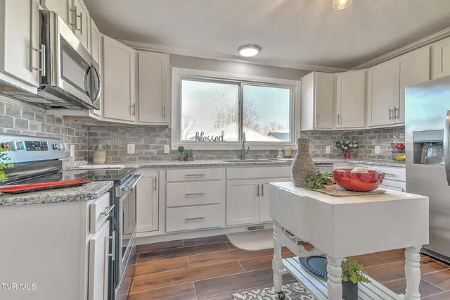 $334,900 | 16106 Lee Highway, Bristol, VA 24202