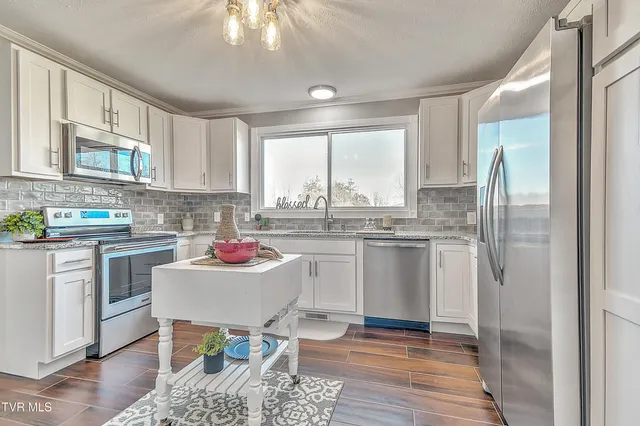 $334,900 | 16106 Lee Highway, Bristol, VA 24202