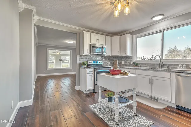 $334,900 | 16106 Lee Highway, Bristol, VA 24202