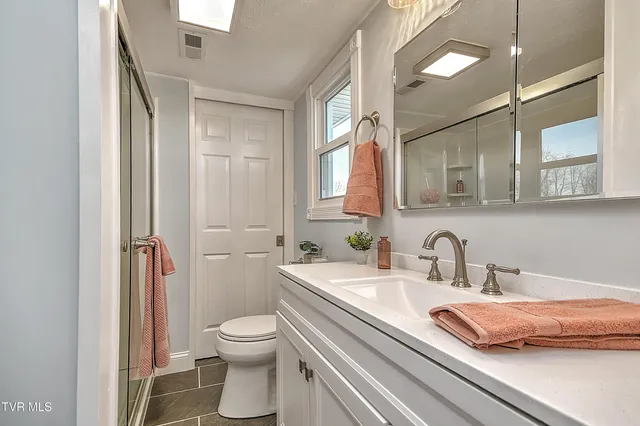 $334,900 | 16106 Lee Highway, Bristol, VA 24202