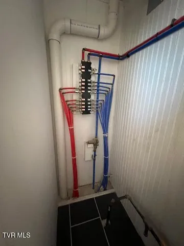 $334,900 | 16106 Lee Highway, Bristol, VA 24202