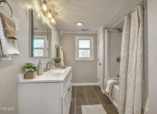 $334,900 | 16106 Lee Highway, Bristol, VA 24202