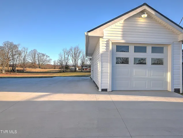 $334,900 | 16106 Lee Highway, Bristol, VA 24202