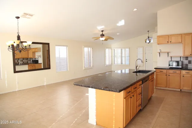 $2,550 | 16044 South 18th Avenue, Phoenix, AZ 85045