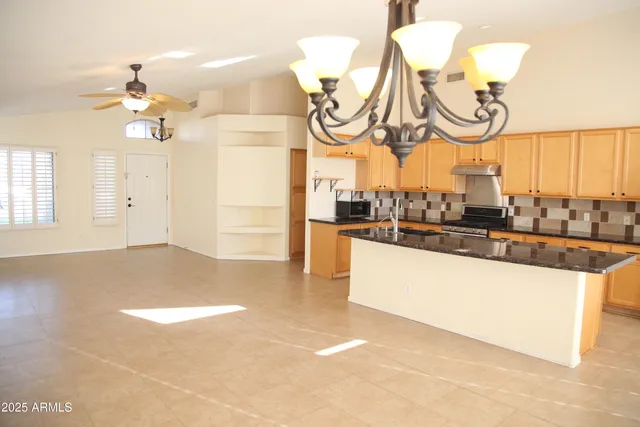 $2,550 | 16044 South 18th Avenue, Phoenix, AZ 85045