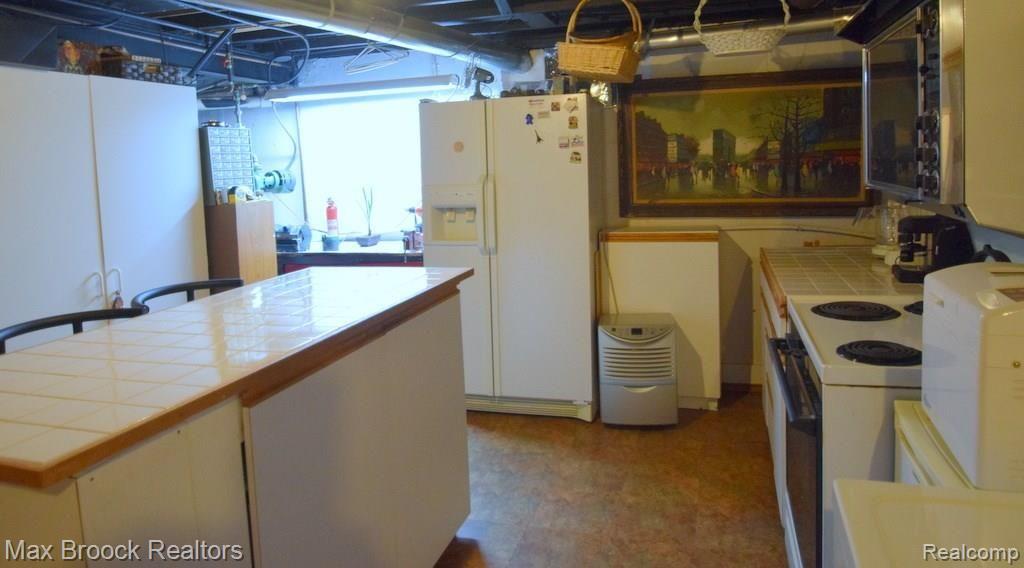 445 South Cranbrook Cross Road Bloomfield Hills, MI 48301 - Photo 19 of 22 SMALL SECOND KITCHEN