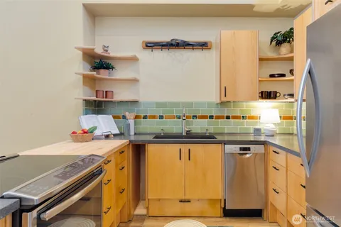 $650,000 | 600 Malden Avenue East, Unit 304, Seattle, WA 98112