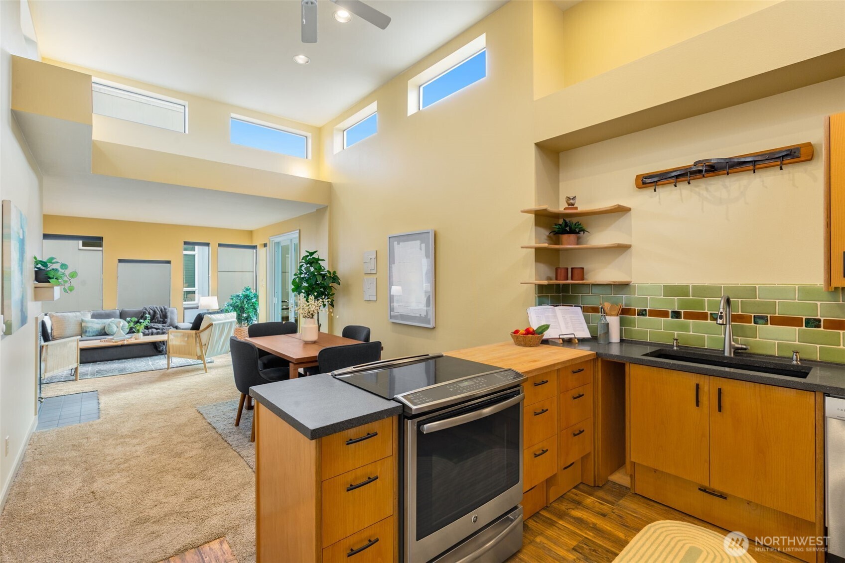 600 Malden Avenue East, Unit 304 Seattle, WA 98112 - Photo 16 of 27