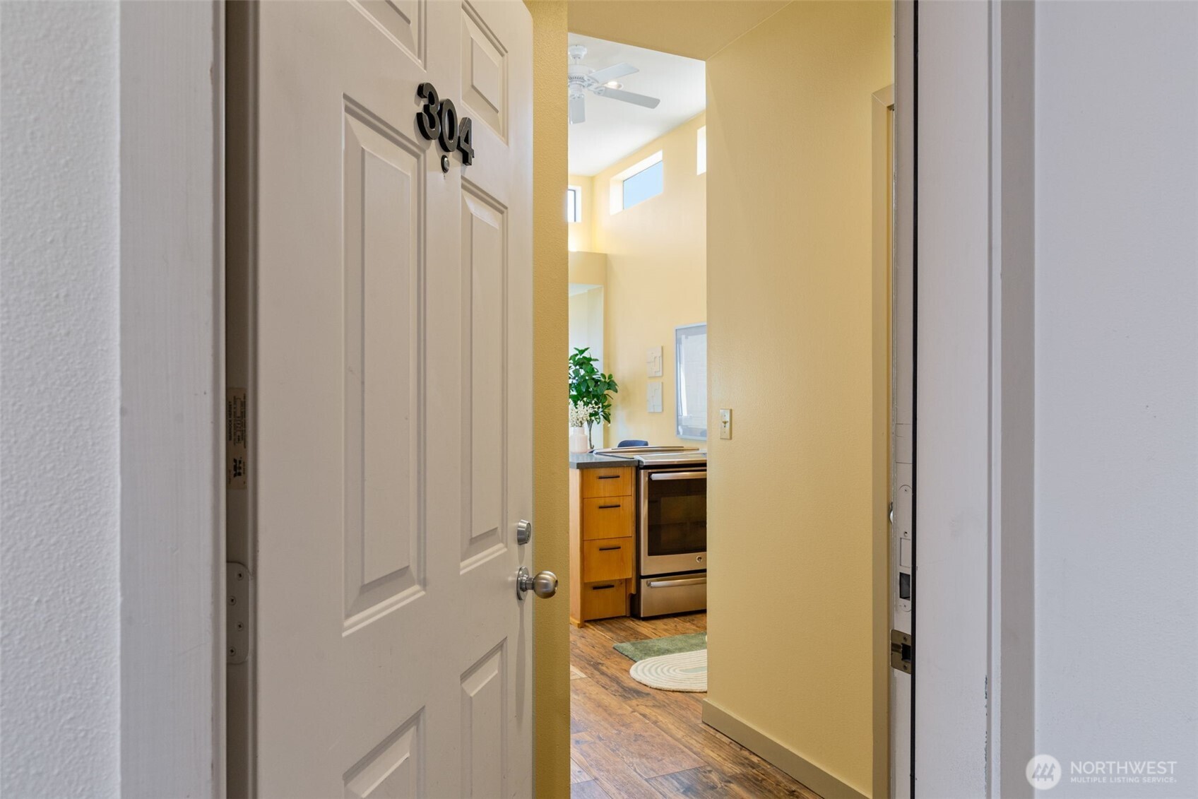 600 Malden Avenue East, Unit 304 Seattle, WA 98112 - Photo 2 of 27