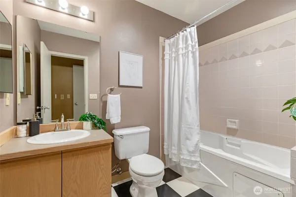 $650,000 | 600 Malden Avenue East, Unit 304, Seattle, WA 98112