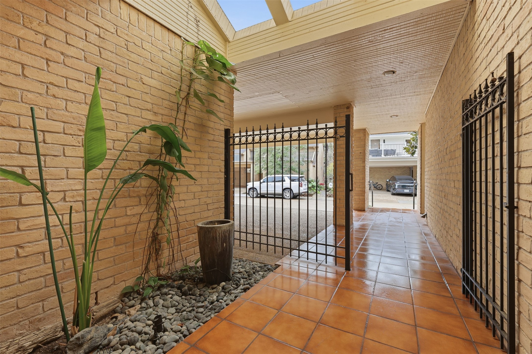 201 Vanderpool Lane, Unit 122 Houston, TX 77024 - Photo 29 of 35
