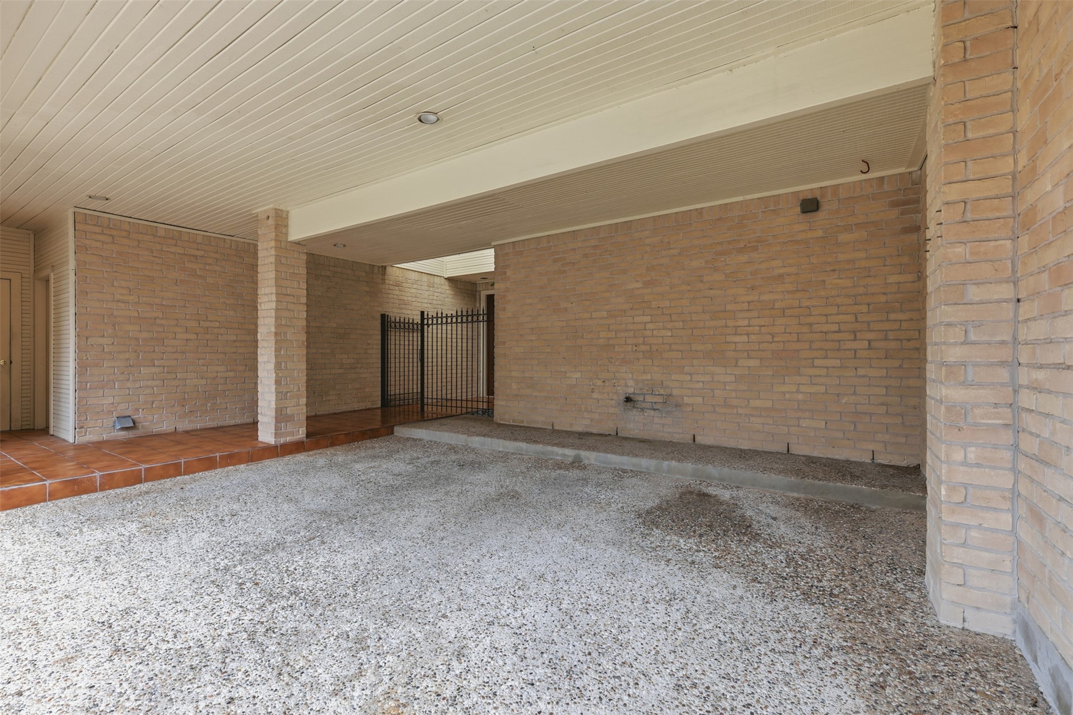 201 Vanderpool Lane, Unit 122 Houston, TX 77024 - Photo 30 of 35 a view of an empty room