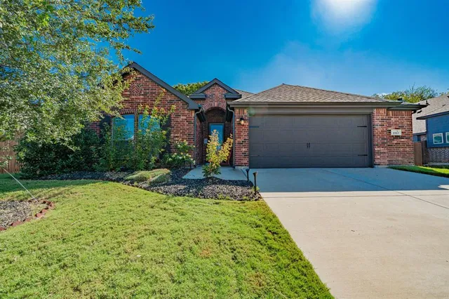 $315,000 | 1912 Sunflower Drive, Glenn Heights, TX 75154