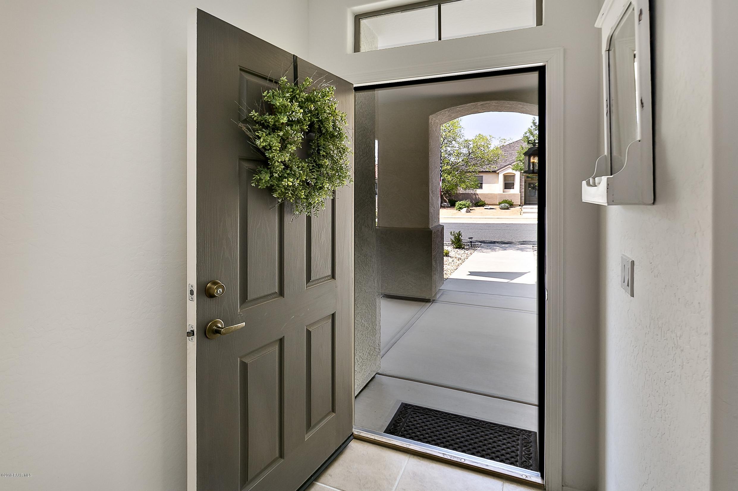 7106 Lynx Wagon Road Prescott Valley, AZ 86314 - Photo 3 of 26 view of hall way with mirror