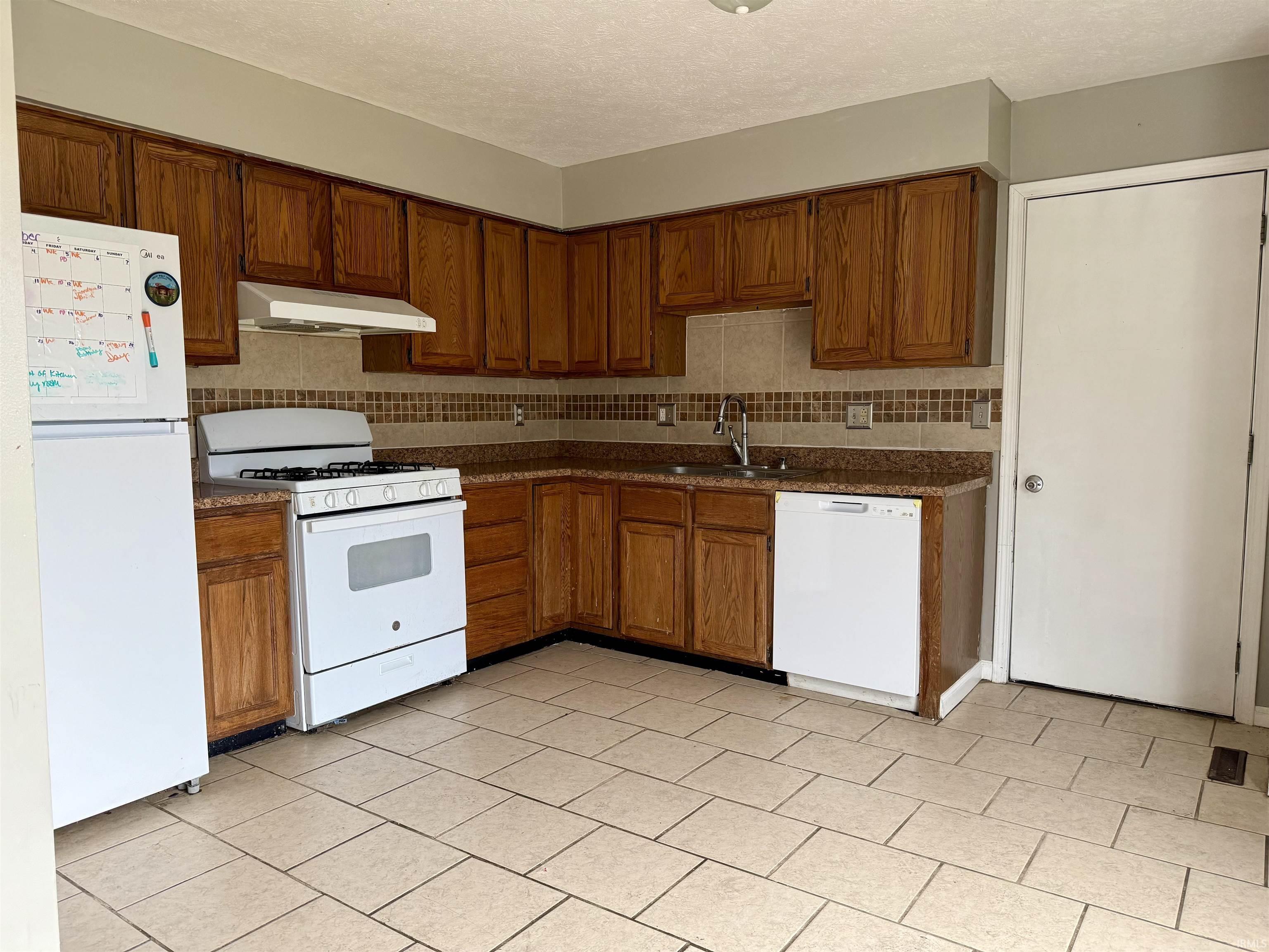 920 Merrill Court South South Bend, IN 46637 - Photo 3 of 6