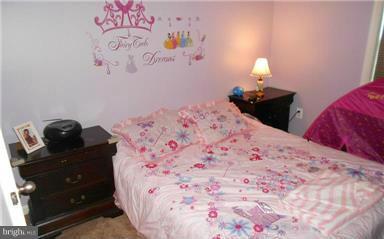 8719 Libeau Drive Manassas, VA 20110 - Photo 17 of 22 Bedroom