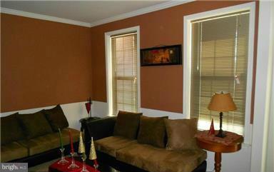 8719 Libeau Drive Manassas, VA 20110 - Photo 5 of 22 Living Room