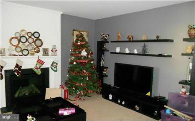 8719 Libeau Drive Manassas, VA 20110 - Photo 8 of 22 Family Room