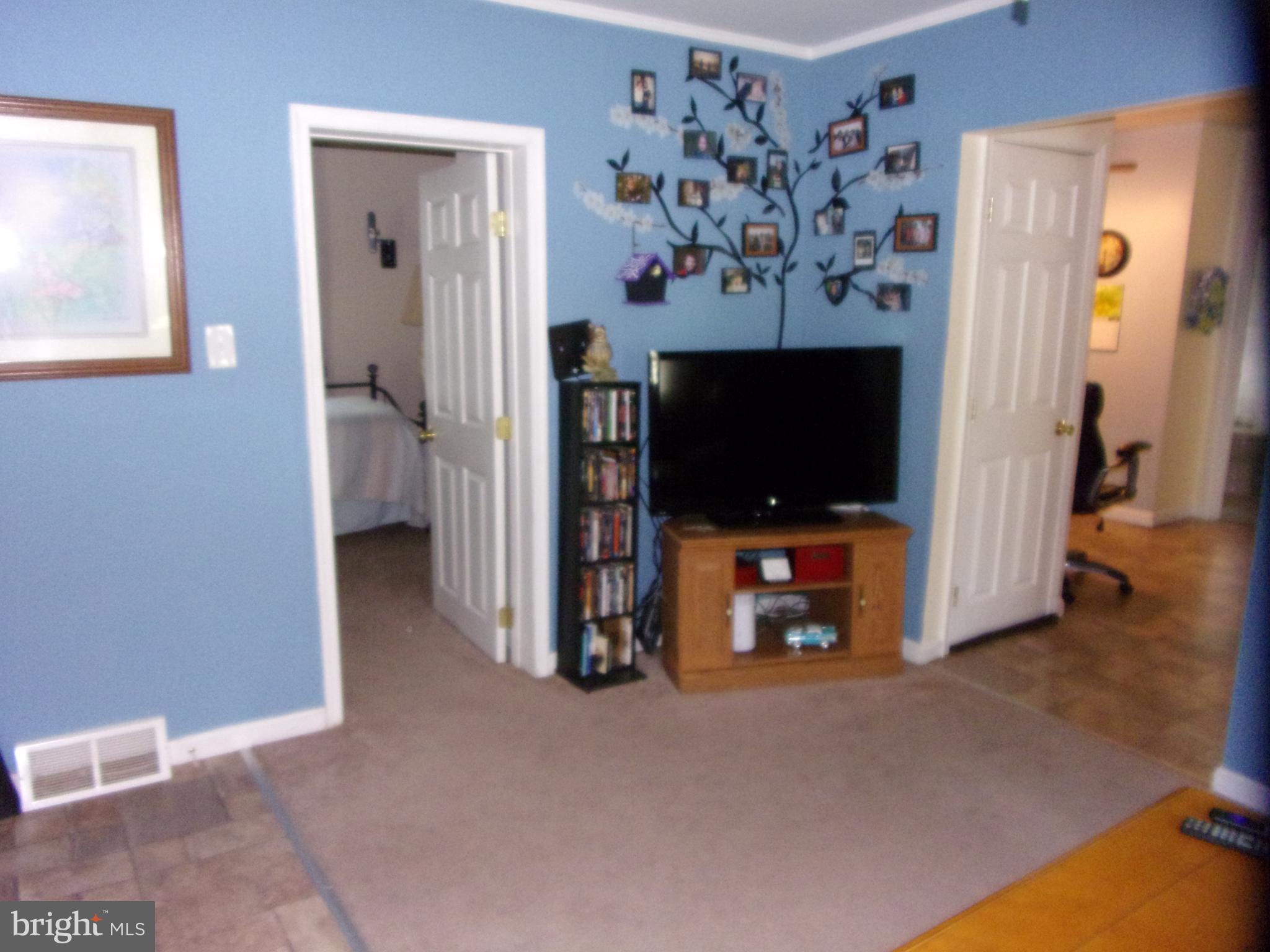 369 Nicholson Road Baltimore, MD 21221 - Photo 8 of 41 369 Nicholson Rd 21221 Living Room
