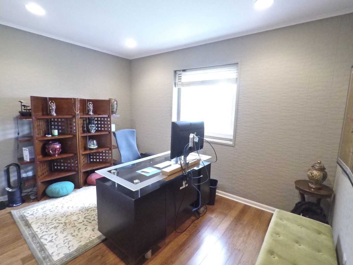 2053 Clover Road Northbrook, IL 60062 - Photo 20 of 28 a room with furniture and window