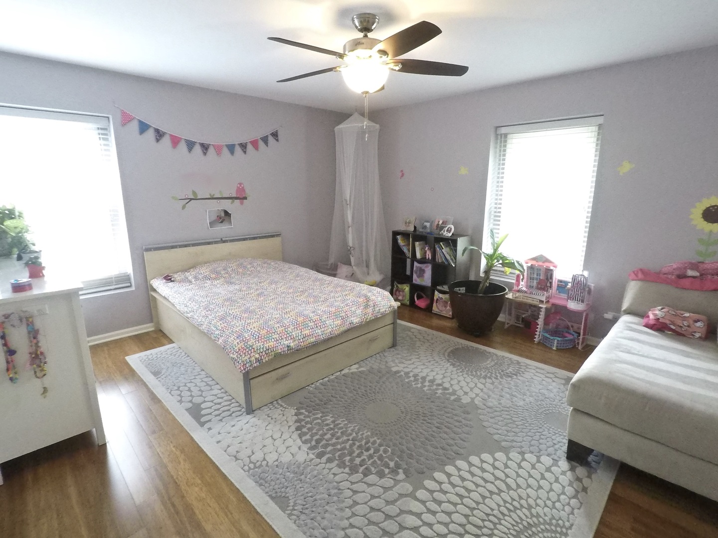 2053 Clover Road Northbrook, IL 60062 - Photo 22 of 28 a living room with furniture and a table