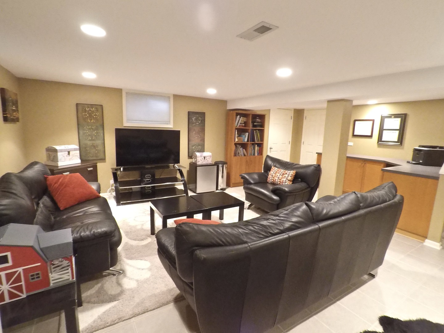 2053 Clover Road Northbrook, IL 60062 - Photo 26 of 28 a living room with furniture and a flat screen tv