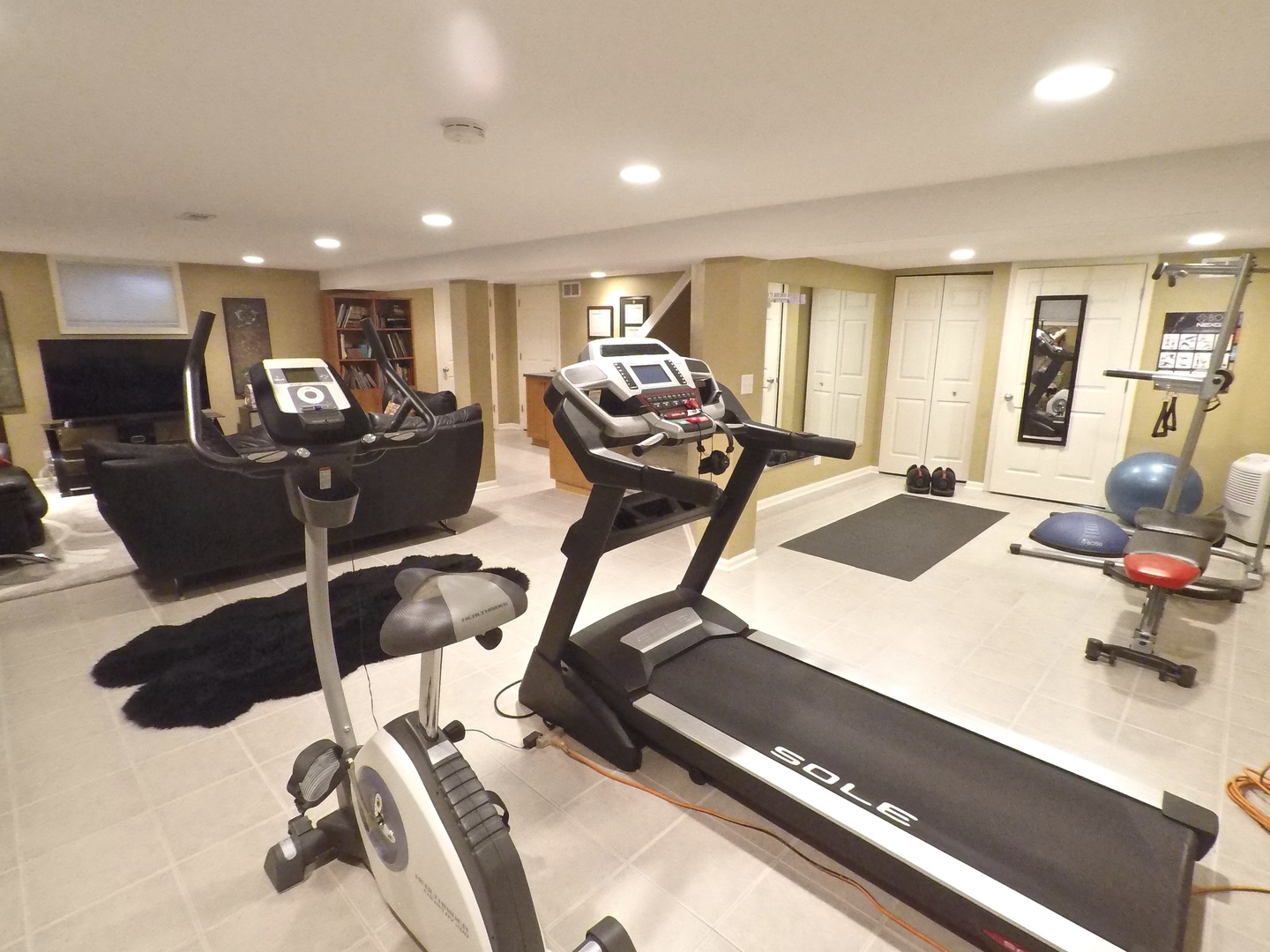 2053 Clover Road Northbrook, IL 60062 - Photo 27 of 28 a room with gym equipment and a table