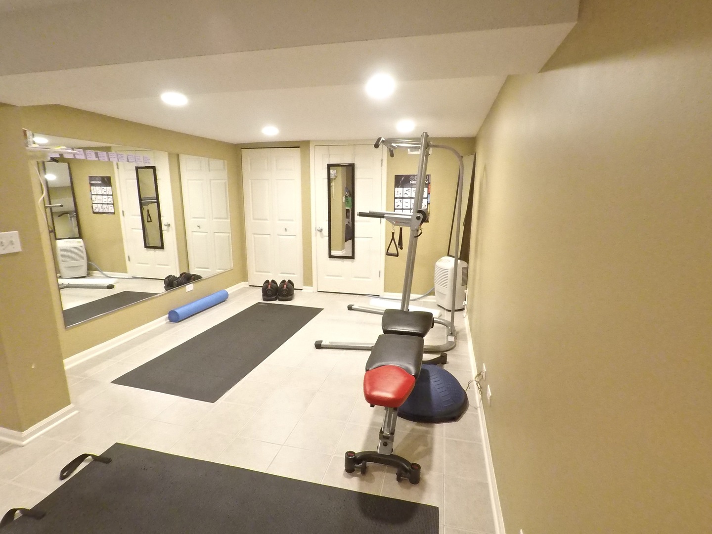 2053 Clover Road Northbrook, IL 60062 - Photo 28 of 28 a very nice looking room with a large window