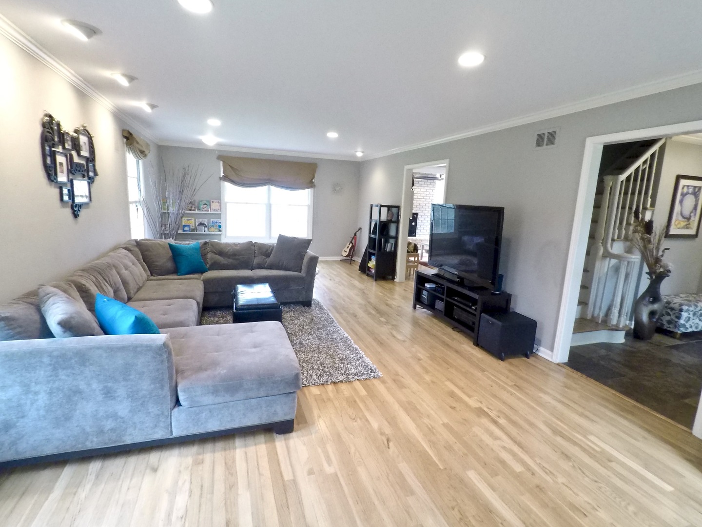 2053 Clover Road Northbrook, IL 60062 - Photo 10 of 28 a living room with furniture and a flat screen tv