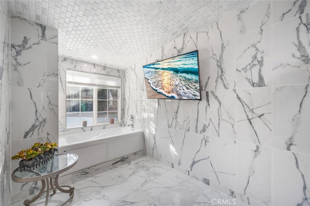 1050 First Street Norco, CA 92860 - Photo 16 of 56 Jetted Tub