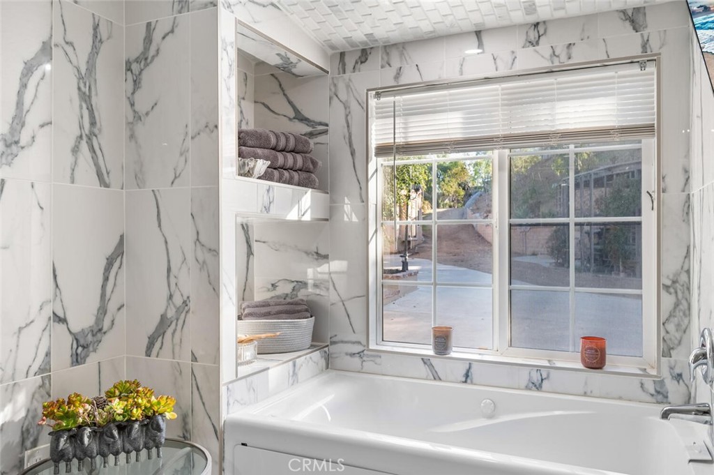 1050 First Street Norco, CA 92860 - Photo 17 of 56 Main Bathroom