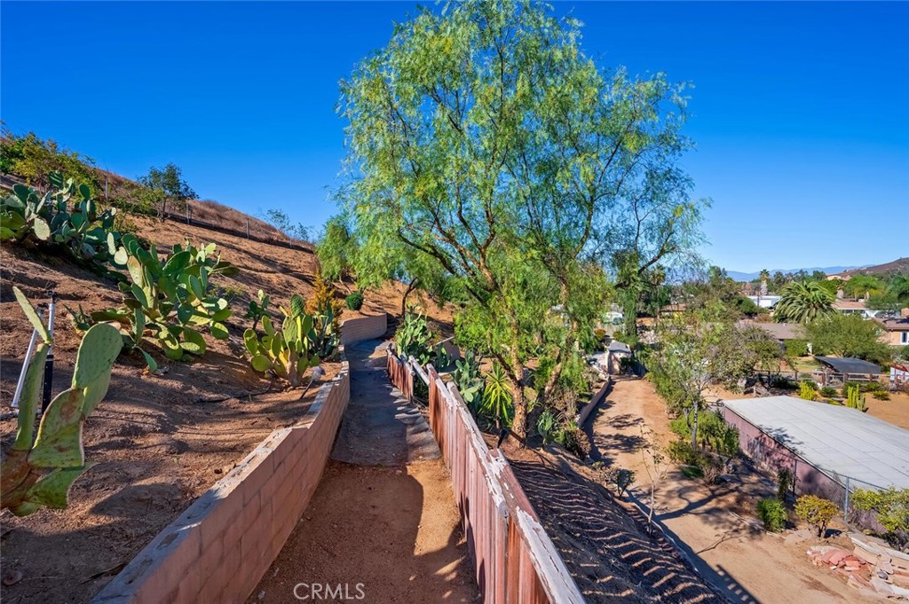 1050 First Street Norco, CA 92860 - Photo 44 of 56 Delightful pathways