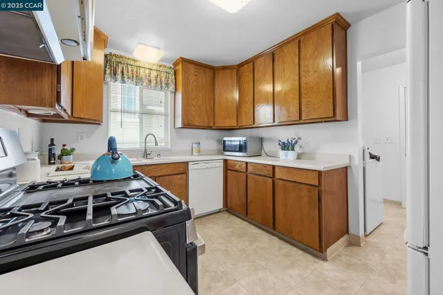 $1,700,000 | 960 Ordway Street, Albany, CA 94706