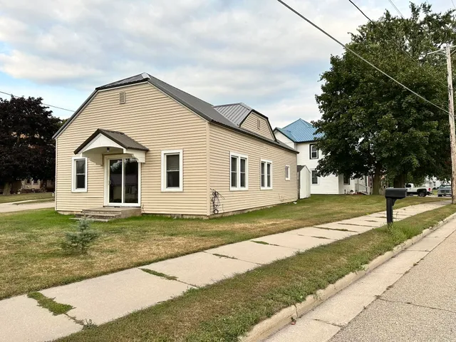 $164,900 | 315 West Green Bay Street, Bonduel, WI 54107