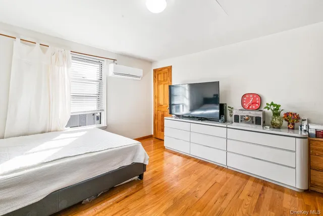 $1,150,000 | 44-06 Jessie Court | Little Neck