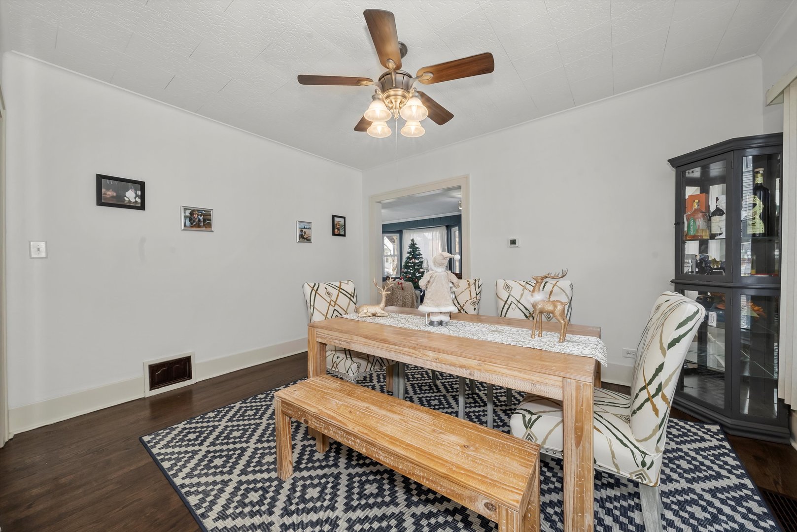 6514 Sinclair Avenue Berwyn, IL 60402 - Photo 11 of 33 a view of a dining room with furniture