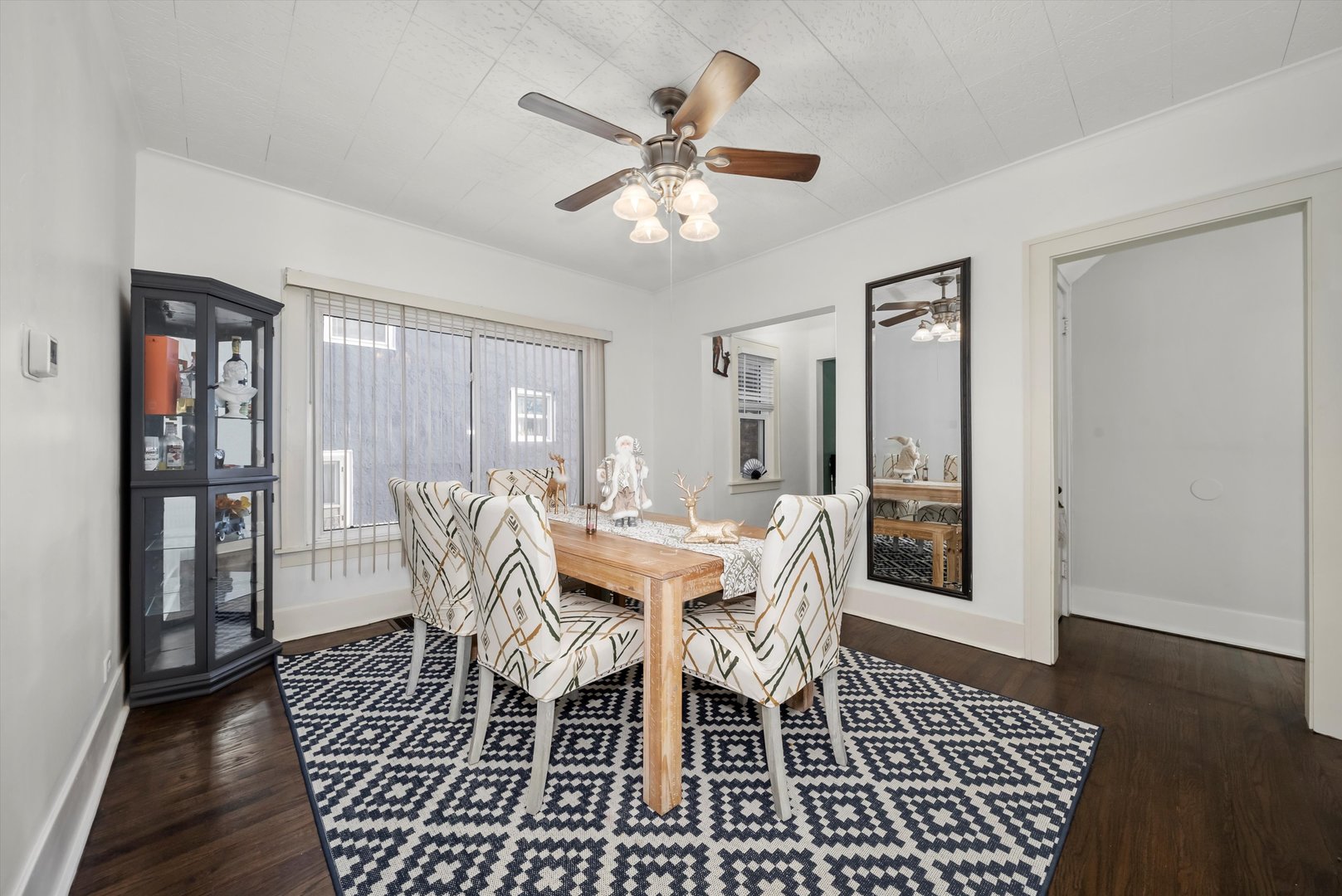 6514 Sinclair Avenue Berwyn, IL 60402 - Photo 10 of 33 a view of a dining room with furniture