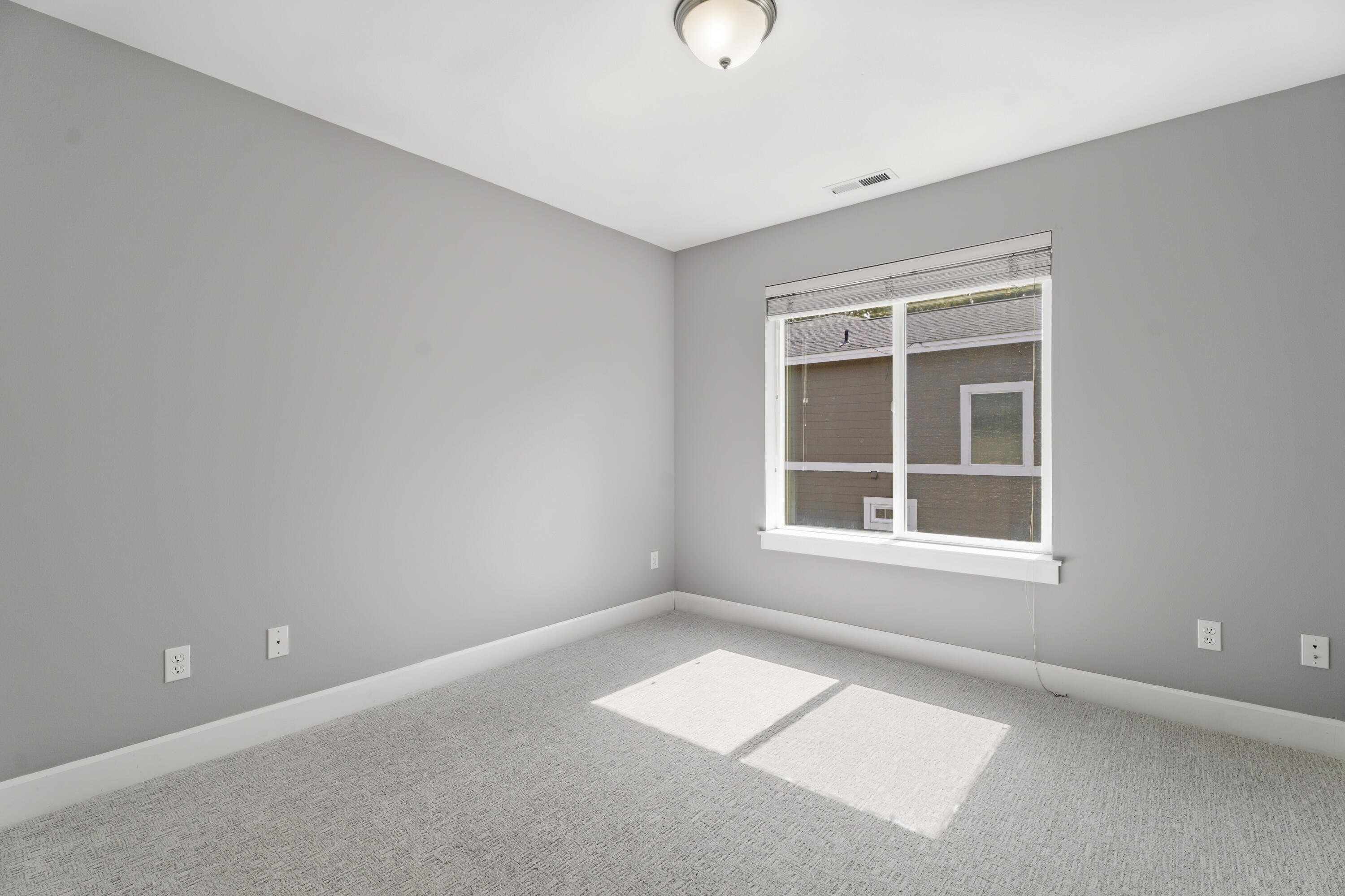 61425 Davis Lake Loop Bend, OR 97702 - Photo 32 of 51 70-Bedroom