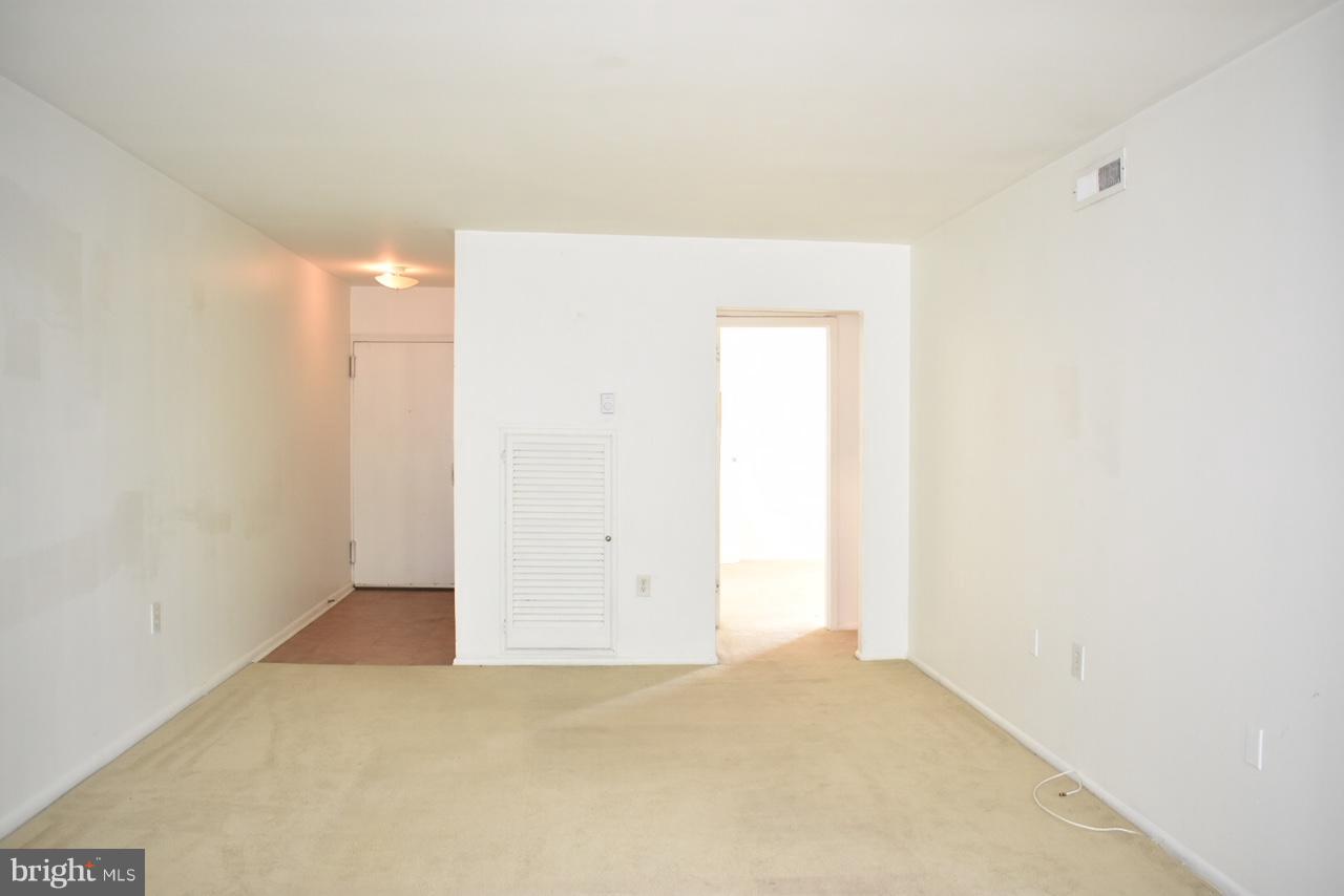 8645 Greenbelt Road, Unit 201 Greenbelt, MD 20770 - Photo 3 of 21 Living Room
