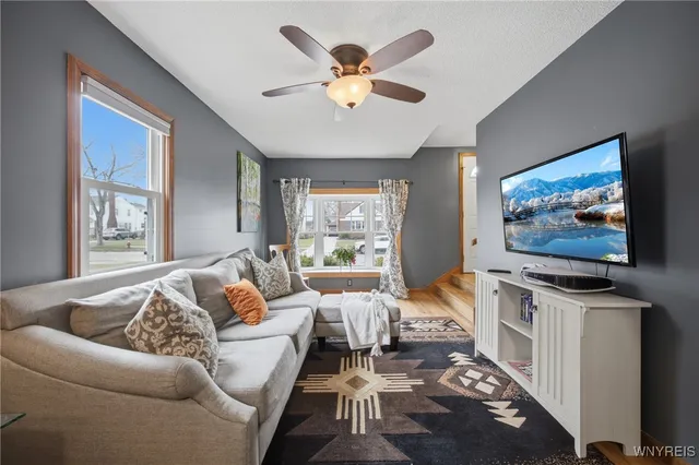 $328,500 | 12 Colvinhurst Drive, Tonawanda, NY 14223