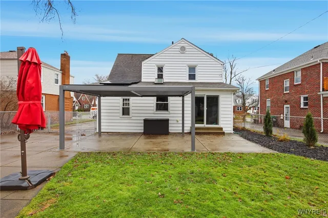 $328,500 | 12 Colvinhurst Drive, Tonawanda, NY 14223