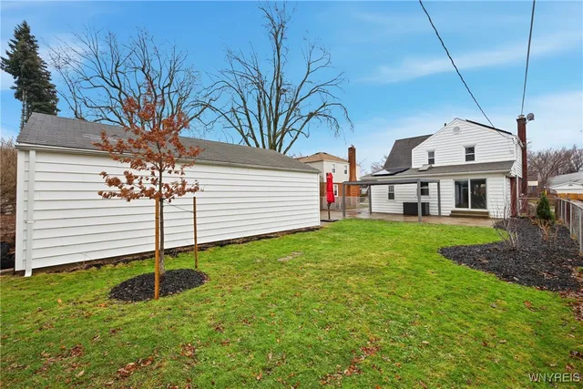 $328,500 | 12 Colvinhurst Drive, Tonawanda, NY 14223