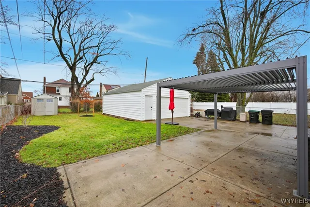 $328,500 | 12 Colvinhurst Drive, Tonawanda, NY 14223