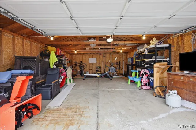 $328,500 | 12 Colvinhurst Drive, Tonawanda, NY 14223