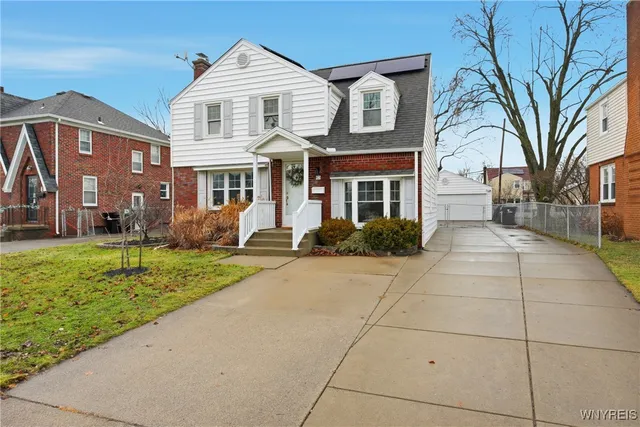 $328,500 | 12 Colvinhurst Drive, Tonawanda, NY 14223