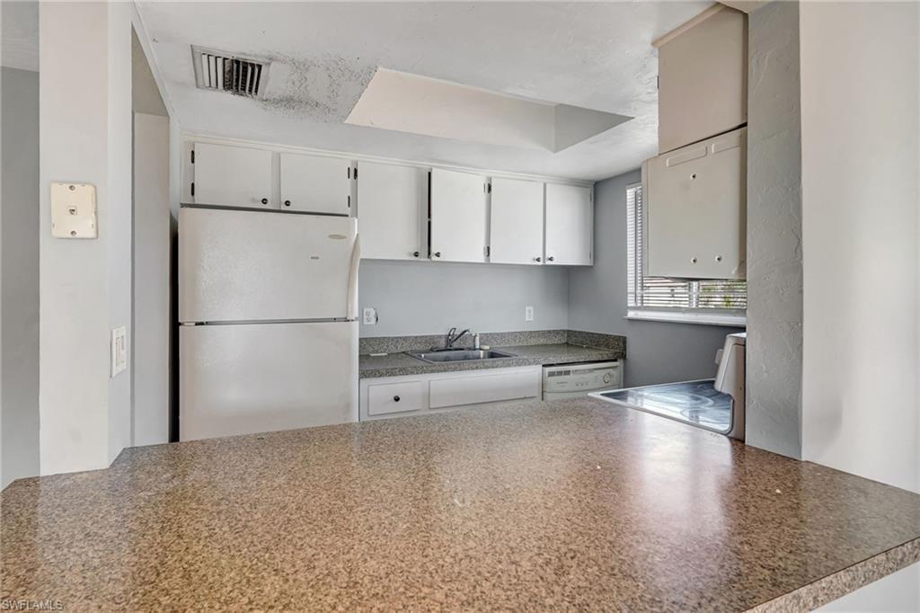 3300 Prince Edward Island Circle, Unit 4 Fort Myers, FL 33907 - Photo 8 of 31