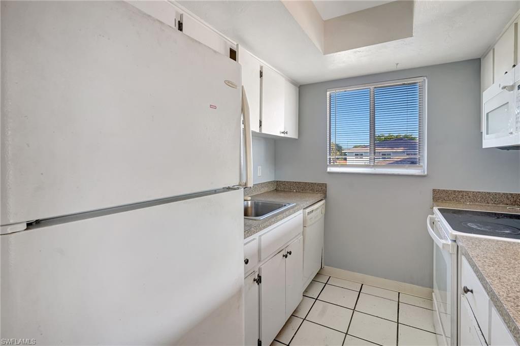 3300 Prince Edward Island Circle, Unit 4 Fort Myers, FL 33907 - Photo 9 of 31